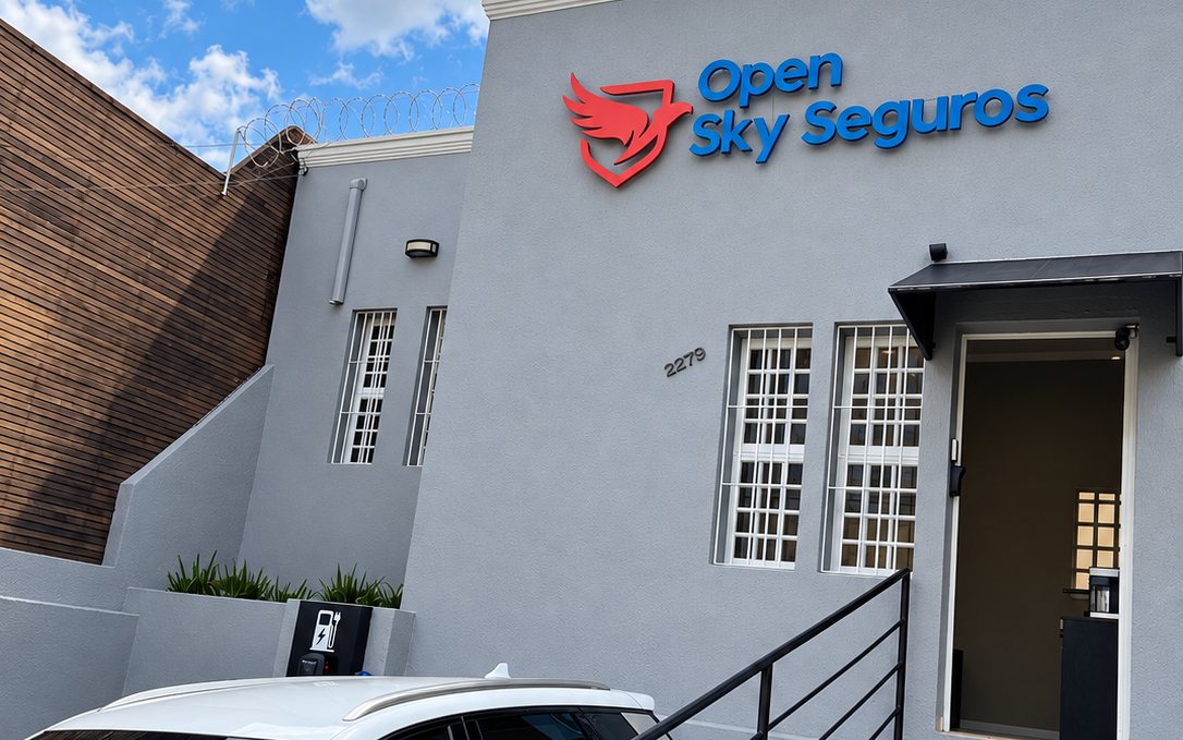 Fachada e entrada da Open Sky Seguros na R. Cel. Quirino, 2279